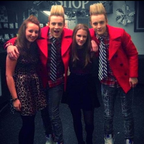im robyn,and I'm mollie and together we are, *ROLLIE* living life to the full, Jedward,CodySimpson,The Wanted,JustinBieber  @molliexjedward @robynbieberxx