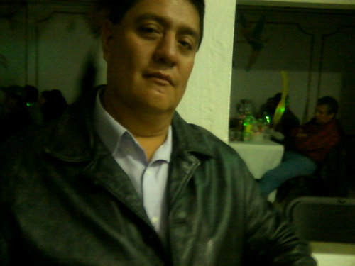 hola soy alex y conmigo anita mi complice de travesuras buscando algo nuevo