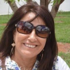Adoro viajar, ler, conhecer pessoas novas, provar novas coisas... Adoro a vida