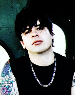 fausto_4life's profile picture. I'm living and dying, laughing and crying...