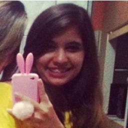 ciumenta, 13 anos, legal, são paulina de s2 , chata, pisciana, apaixonada por @caioc_oficial & por @luansantana 33' , é essa sou eu u_u .