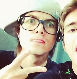 Sabe qual é o motivo dos meus sorrisos, e deu seguir em frente todos os dias? É VOCÊ! Saiba que eu NUNCA vou deixar de te amar! @pelanzarestart Since: 28/10/12