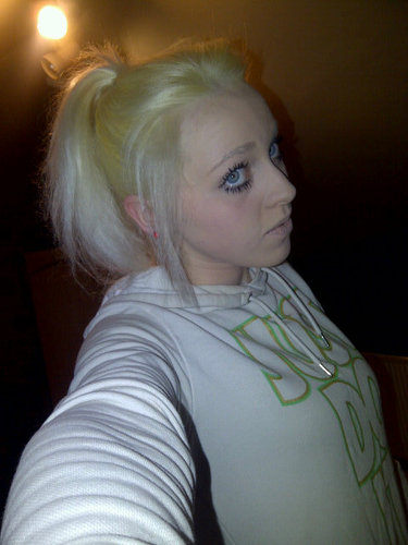 Follow me I follow back , don't follow me I'll un follow simple ♥