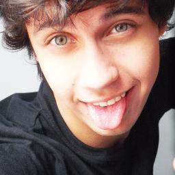 fã do @Gabriel_Merling perfeito! FC criado dia 18/12/2010 ,seguido e oficializado por ele dia 1/1/2011 s2