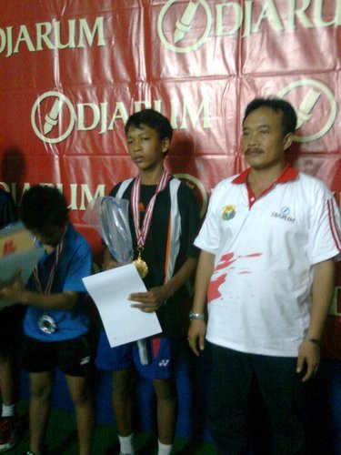 kekuatan individual memanglah penting,tapi yg lebih penting adalah kerja sama tim,,