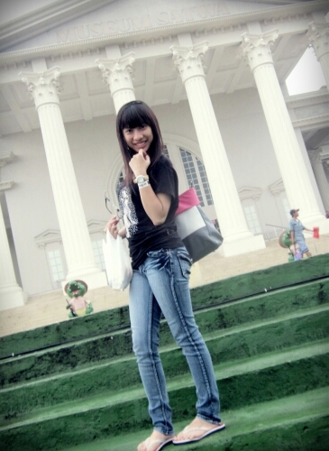 ShaLisaa2's profile picture. 23-01-1996 | Single | SMK Farmasi Bina Farma | grade XI | Follback ? just mention | :)