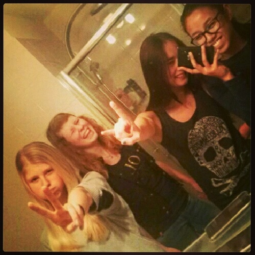 @xhedy_ are my best #LoveYou || moppie 3 ik hou van je ! never forget that its true 3 #EverFriends xhedy || ik hou van jou lisa!x || #dance || arcus || 2J