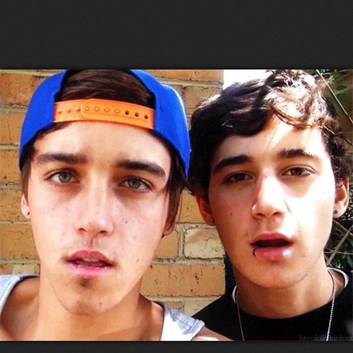 JanoskianGirlss's profile picture. 'put your hand up if you cant even!' 4/5 - James, Beau, Luke and Skip follow :) #Janosexians