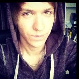 Heeey. Im a hungarian singer/actor who studies medicine :) Follow me ;)  
Ich bin ein Singer-Schauspieler aus Ungarn, und werde Arzt ^^.