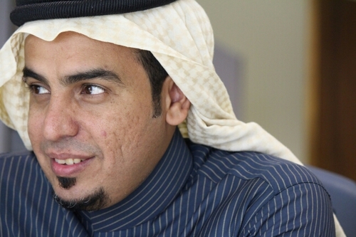 عندما تهديك الحياة أشخاص يجعلونك سعيداًويكرهون أن يروك حزيناً: عليك أن تكون شاكراً، لأنه في هذا الزمن قلّ من يريد أن يراك أسعد منه.