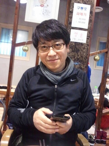 언제나 새로움을 꿈꾸는 남자 . 정치에도 조금씩 관심을 가지고 있습니다. 트윗하는 재미를 조금씩 느끼고 있습니다.언제나 새로운 정보를 갈구하는 평범한 남자 기호1번엔  별관심 없음