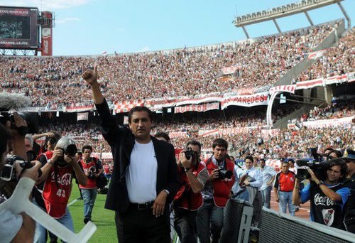 siempre encuentras una razón por la cual seguir. nadar. Nacida bajo el signo de escorpión. Panama