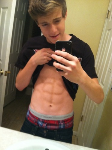 16 I'm an aspiring singer / dancer