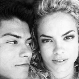 Enquanto você não amar alguém, nada mais fará sentido. EU AMO VOCÊS-- @Aguiarthur @Lua_Blanco