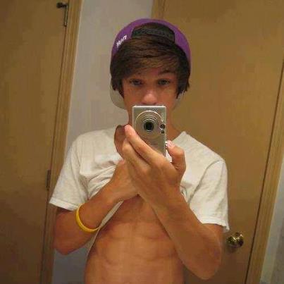Great skater best city Bristol. I´ve16 years and I am new to twitter so follow me.