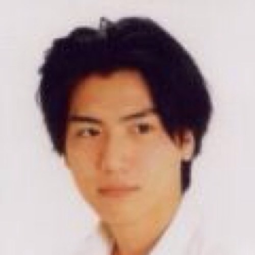 大学在学中に劇団員となり、 松竹芸能に在籍。 バラエティ番組で知り合った泉ピン子師匠に拾われ、付き人として上京する。 独立し芸能プロダクション、｢オフィスハヤマ｣を立ち上げるも、廃業。地元関西でひっそりと余生を過ごし中。