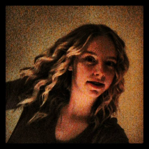 Instagram: femkeevanoosten. VMBO. Friends. Familyy