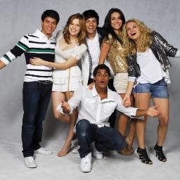 Eu gosto de REBELDES  não sou o tipo de pessoa que hoje fala que ama os REBELDES e amanha nega tudo que falou então gente vamos parar de ser falso