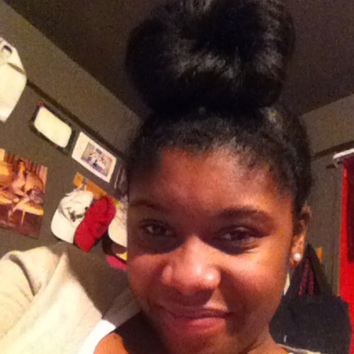 ColorfulButton's profile picture. Overdosed On Fashion❤