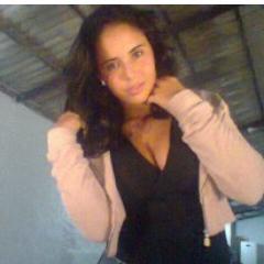 tenhoo 14 aninhos sou ma pessoa mtoo doiidiinha espero qe aos poukos faça novos migoos e miigas... 

by: ana clara campos lopes