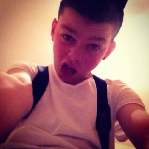 Hello,im jorge,im twelve years old.i love girls. i love music.justin bieber,james arthur + taylor swift aka music. follow my brother @charlie_ltd hes a cretin.