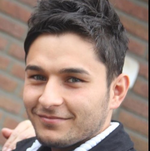 Günesin bile sari dogup kirmizi battigi dünyada, bana baska takimin varligindan bahsetmeyin...!!