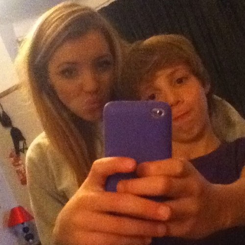 If you follow me i will follow so please follow me and you will get a shout out !!!!!! :)