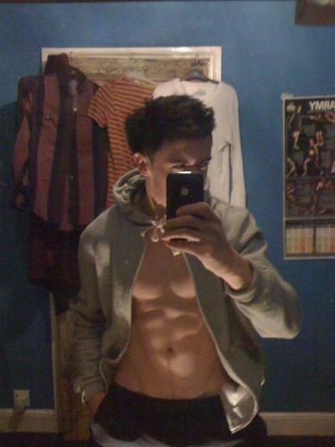 my names jordan,im 18years old,and i dont give a fuck about anything...follow me n i will follow back :)