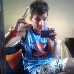 Hola soy StherLopez & yo quiero al Idiota de Leonardo aunque me la vuele Jajajaja Besos Invecil :* @StherLopez