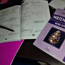 ay_nazli's profile picture. 