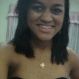 Bailarina,Estudante,Viajante...tenho uma alma prolixa mas uso poucas palavras.Quem me vê me vê sorrindo e vai ser sempre assim...♪♫