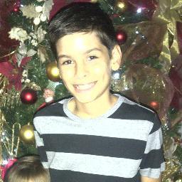 Me? A normal child of 12 añosx_x love music and I love swimming ♥ (follow me & I follow ☺)