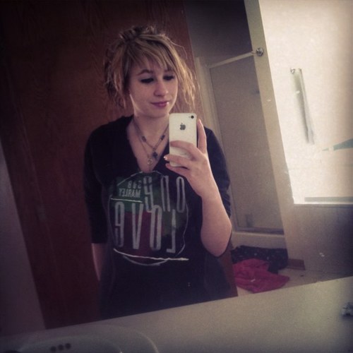 i think im addicted to twitter... :]