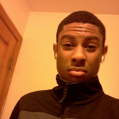Jalen Deere. I am a young man trying to make it to a D1 school and hopefully the place where every kid wants to make it #D1 Sports bff @xoxo_Andrea_xox