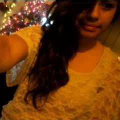 hello! my name is daisy c: i like to think of myself as a #crazy and #weird teenager cx in person if you go to my class im a shy girl but outside my outgoing :D