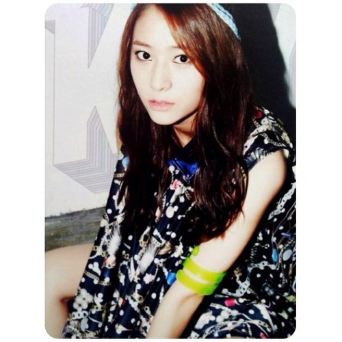 อันยองค่ะ~^^จอง คริสตัล มักเน่แห่งวงf(x) ตัลรั่ว กวนและเรียบร้อย(?) ฟอลมาตอนนี้แจกลูกอมฟรีนะคะ~ ยินดีที่ได้รู้จักค่ะ~^^ *โค้งงามๆ(?)* #Robotfam