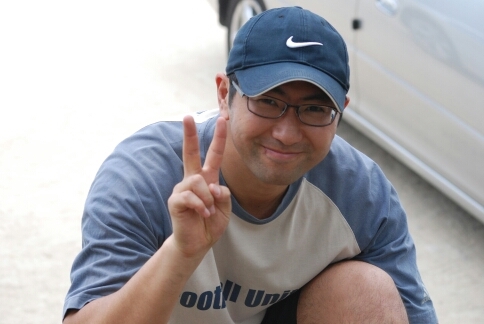 프로그램으로 근근히 먹고 살아가는 개발자입니다.