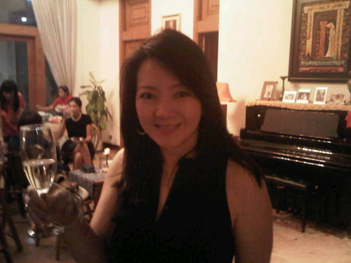 Mom of two handsome boys. Chocoholic. Love playing tennis. RF forever.