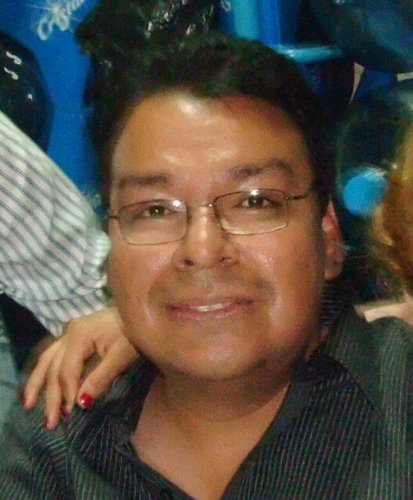 Corresponsal de WCN TV, escritor, músico, diseñador gráfico, editor de cine y creativo… un loco que pretende cambiar al mundo a través de la conciencia misma.