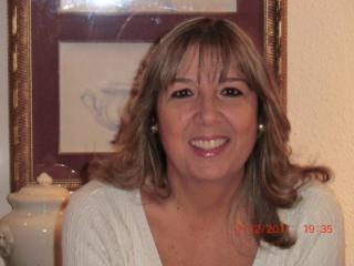 Profesora, libros y pelis de suspense, viajar, reir...