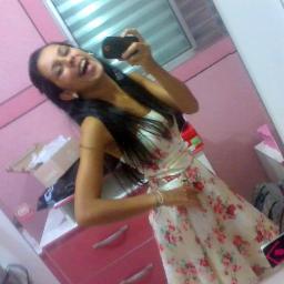 Sou uma menina muito brincalhonaa e gosto muito de fazeer novas amizades :) sou fã da @cacau_colucci