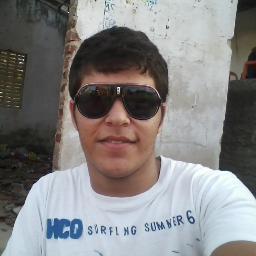 ~ Nunca Se Importe Com As Pessoas Que Falam Mal Por Trás De Você, Lembre-Se: Atrás De Um Portão Qualquer Cachorro Late! 