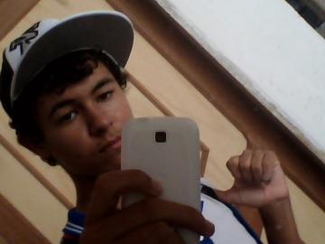 Nome:Meneses Junior
Conhecido tbm por Meeh jr 
Libriano danco fs estudante 
Pensador e sonhador