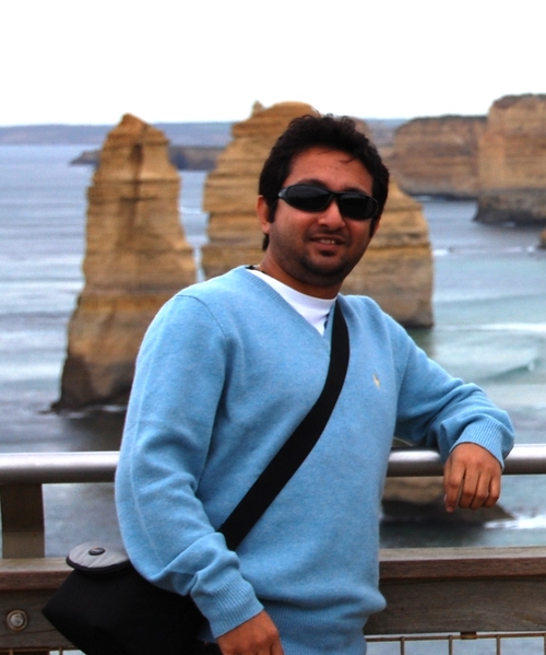 Quarter-life'd n some more, travel-loving, beer-guzzling, mood-swinging reprobate..luv futbol...posing as a IT-business guy based out of various places...