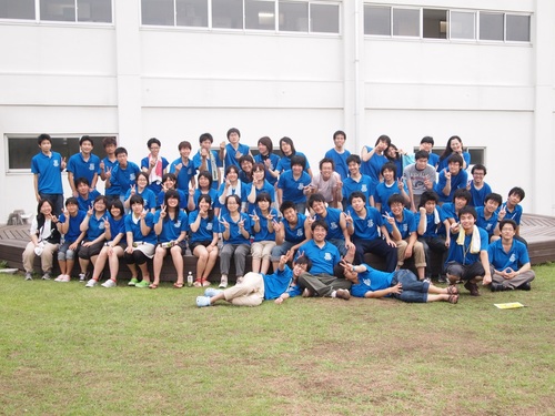 はじめまして！秋田大学生協学生委員会です！！このツィッターでは、受験生向けの対応や新入生を対象とした企画など、私たちが取り組むさまざまな活動についてつぶやいていきたいと思っています！よろしくお願いします！！