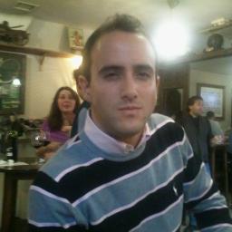 Desarrollador de aplicaciones web. Máster en Dirección de Marketing y Gestión Comercial en ESIC. Licenciado en Administración y Dirección de Empresas.