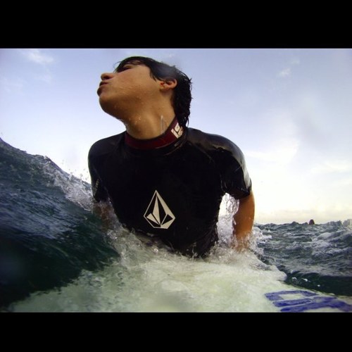 AdriaanNavarro's profile picture. Para soñar está el día, para vivir, está la noche. Surf como filosofía de vida, vive y deja vivir.