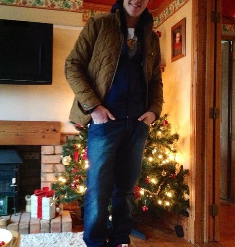 Is extremely good looking;')
