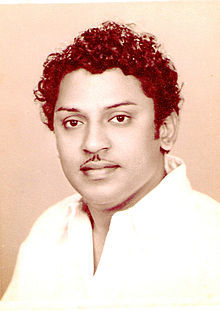 இந்திய ராஜாங்க  விசுவாசம் வுடையவன். பொய்மையை வெறுப்பவன் .
 நகைச்சுவை , அரட்டை மற்றும் வம்புக்கும் செல்பவன் .