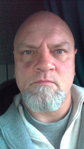 man,vriend, vader, opa, gek op 70's en 80' s muziek en ben van beroep vrachtwagenchauffeur en ben waanzinnig gek op diana mijn meissie en supporter van AFC Ajax